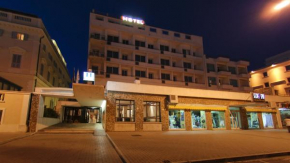 Отель Hotel Mediterraneo  Чивитавеккья